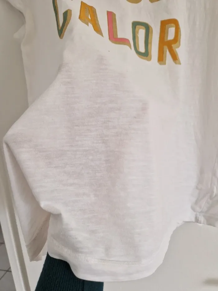 Tee-shirt blanc imprimé coloré - photo numéro 3
