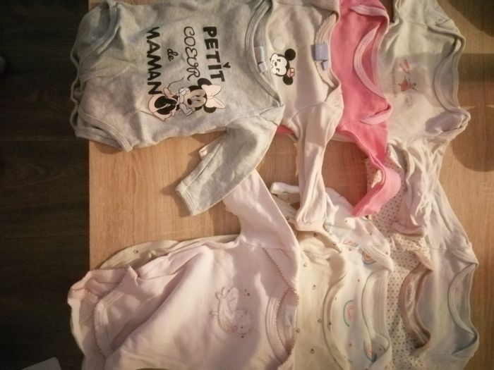 Lot bodies 3 mois fille - photo numéro 2