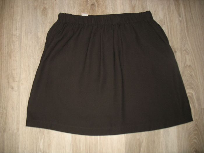 JUPE COURTE NOIRE "U COLLECTION" - TAILLE 42 - n°06 - photo numéro 2