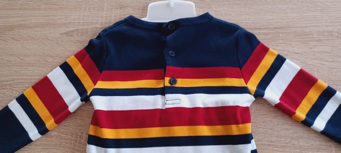 Ensemble 3 pièces bébé garçon Plus Collection, couleur rouge, jaune, blanc et bleu marine, tee-shirt manches longues + pantalon + chaussettes, taille 18 mois - photo numéro 10