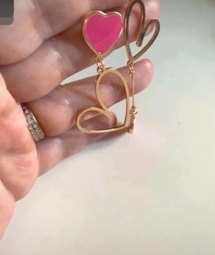 Boucles d’oreilles pendantes NEUVES pour femme en forme de cœur 💖 couleurs fuchsia et doré - photo numéro 8