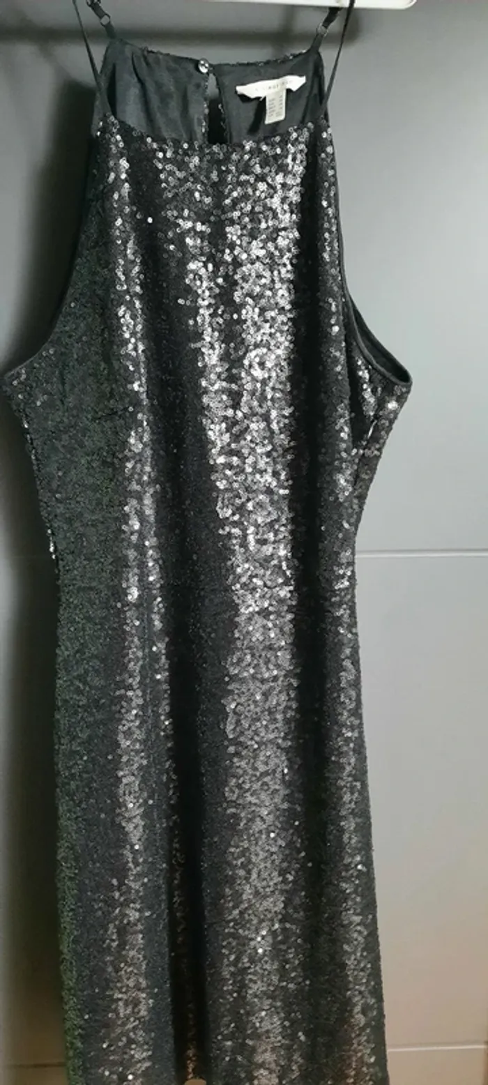 Robe pailletée - photo numéro 2