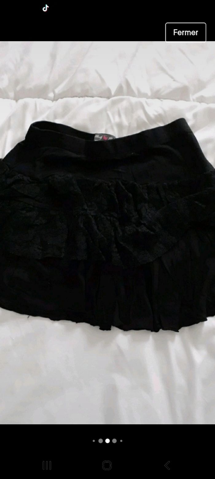 Jupe noir avec dentelle