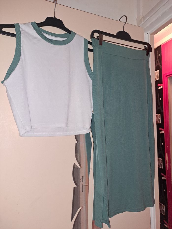 Ensemble top court et jupe taille L neuf