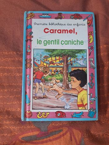 Première bibliothèque des enfants caramel, le gentil caniche