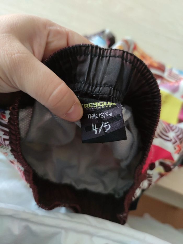 Short de bain freegun surf taille 4/5 ans - photo numéro 3