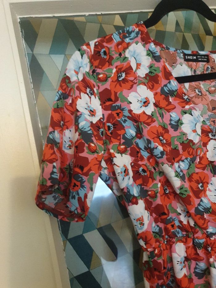 Robe d'été fleurie - photo numéro 2