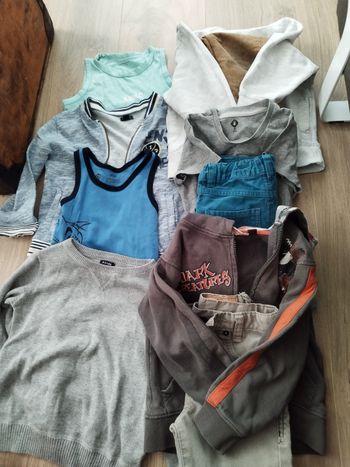 Lot de 3 ensembles et 2 débardeurs - 1 pull et 1 veste