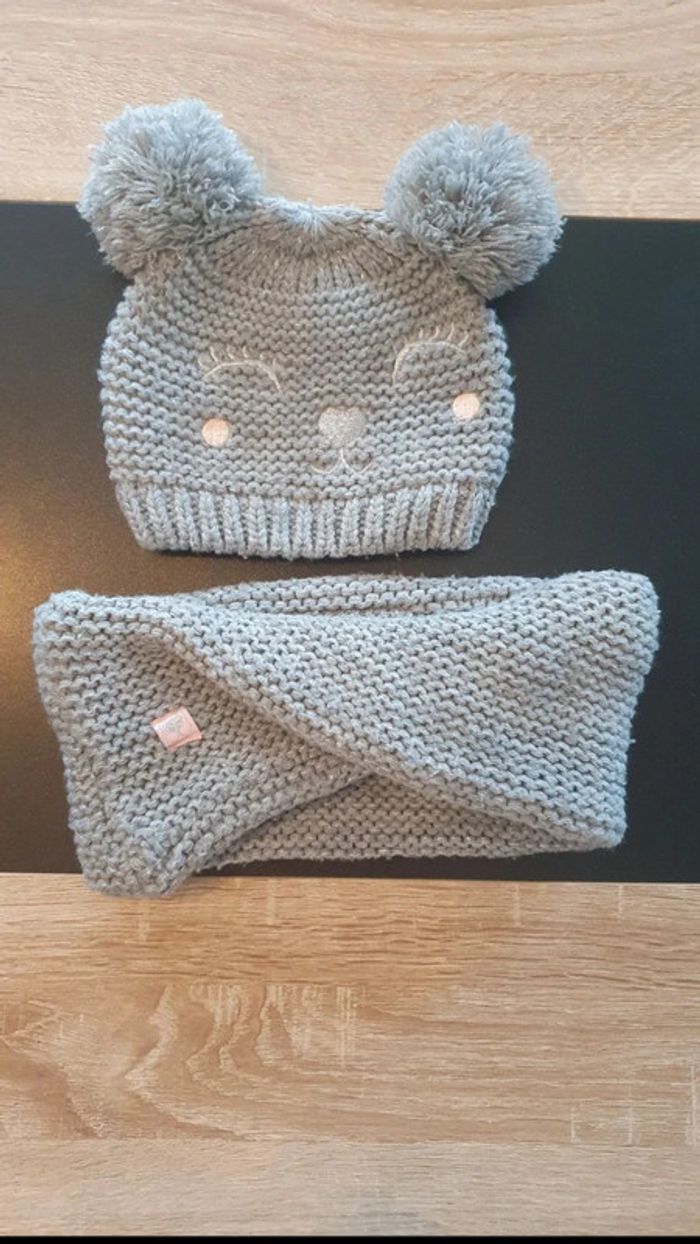 Ensemble bonnet et tour de cou 12-18 mois