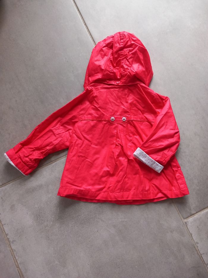Imperméable rouge. - photo numéro 3