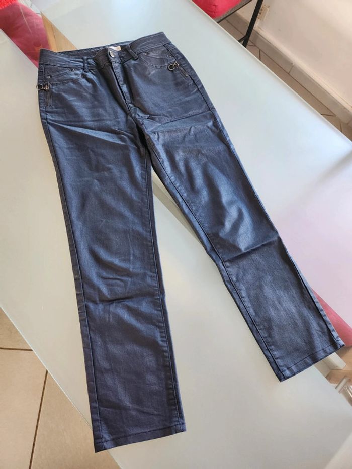 Jean droit enduit Bleu marine de marque Armand Thiery et de taille 40 - photo numéro 3
