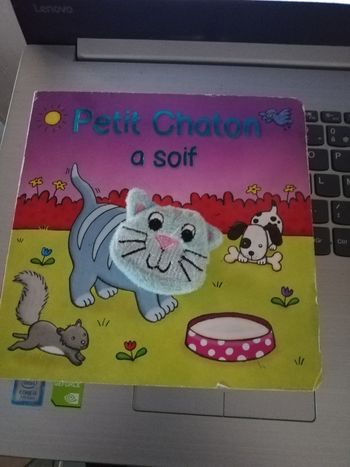 Livre petit chaton à soif avec marionnette