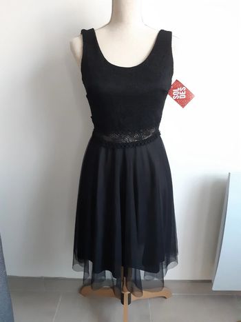 Robe en tulle et dentelle neuve