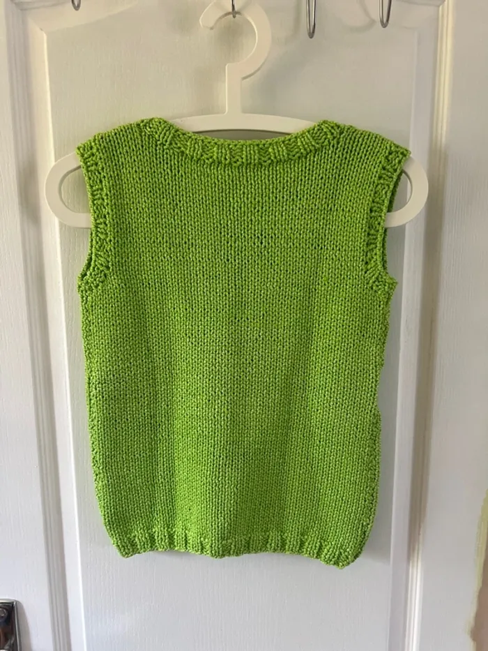 Très joli pull sans manche taille 36 tricoté main - photo numéro 3