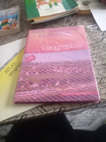 Livre vintage géographie et atlas avec