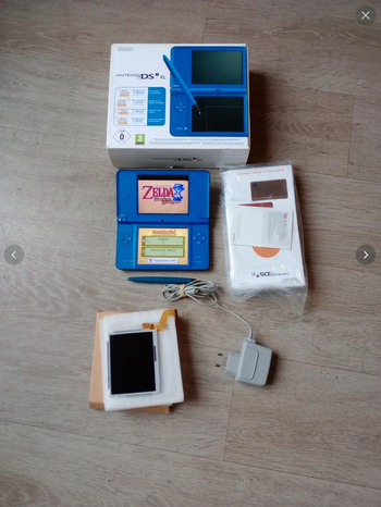 Nintendo DSi XL bleu en boîte