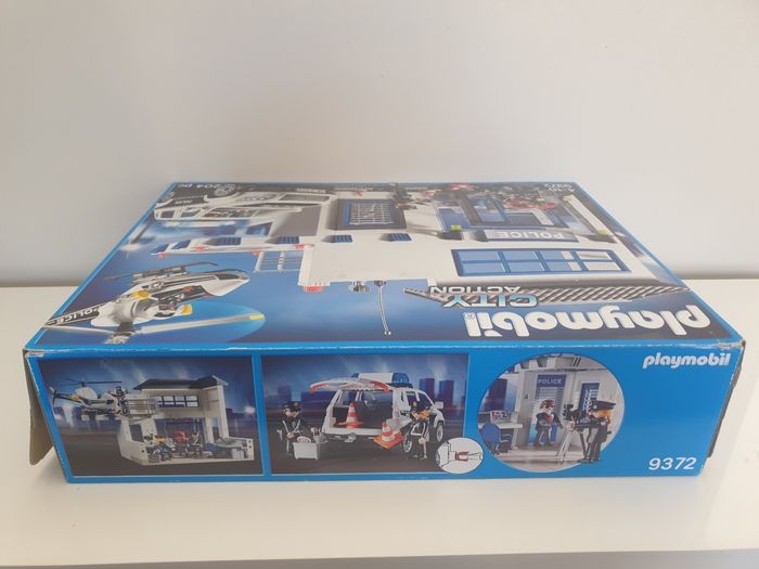 Caserne de police playmobil avec hélicoptère - photo numéro 2