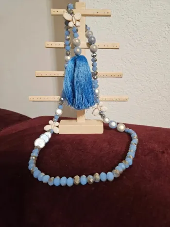 Collier vintage perles bleues et pompon – Élégance bohème chic