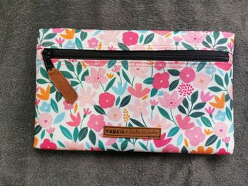 Pochette édition limitée Cabaia Émilie de Castro