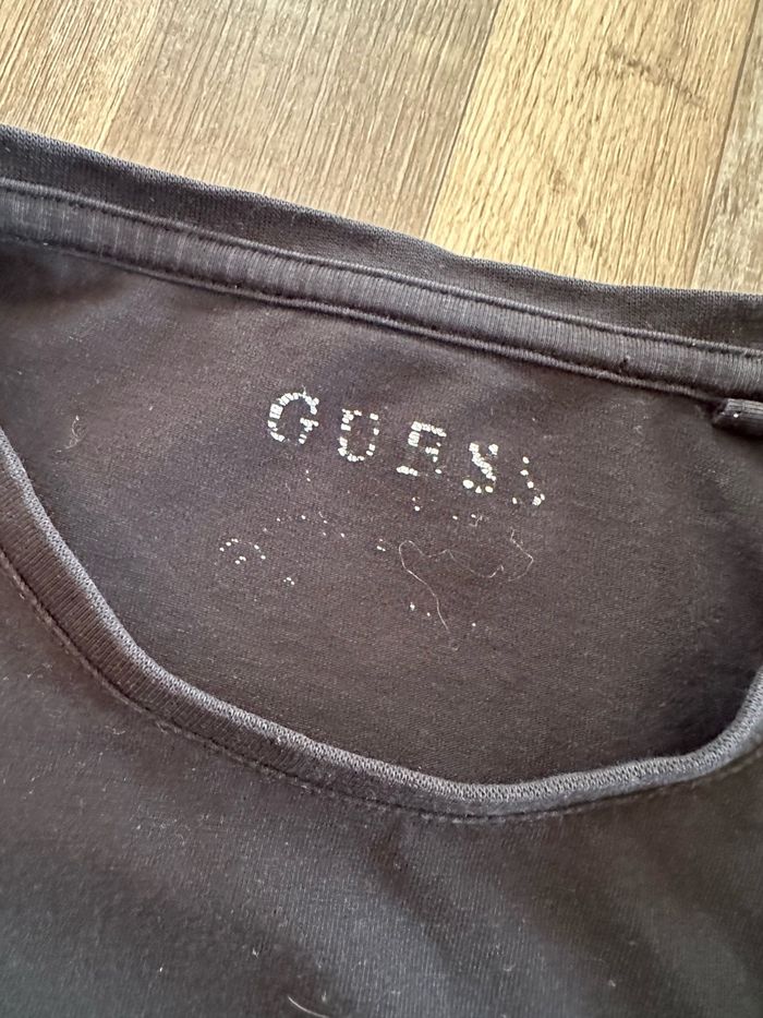 - Haut ML Guess (A) - Taille S -  bon état, petit accro - photo numéro 3