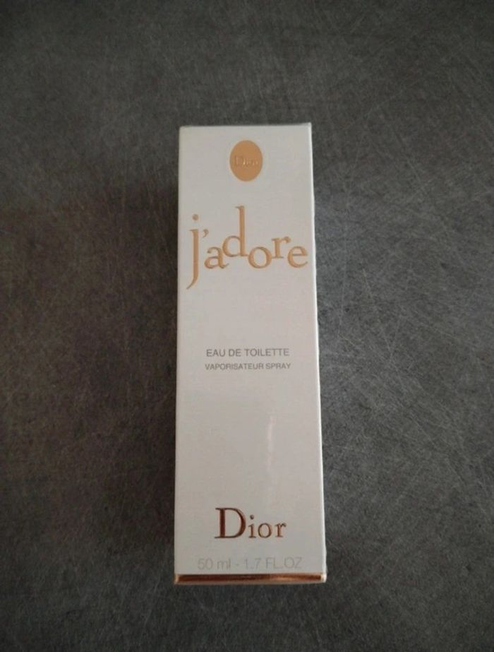 Eau de toilette neuf j'adore de Dior