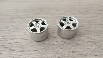 Lot x2 jantes arrière pièce détachée miniature Chevrolet Corvette C5 1997 Burago Bburago 1/18 #B65