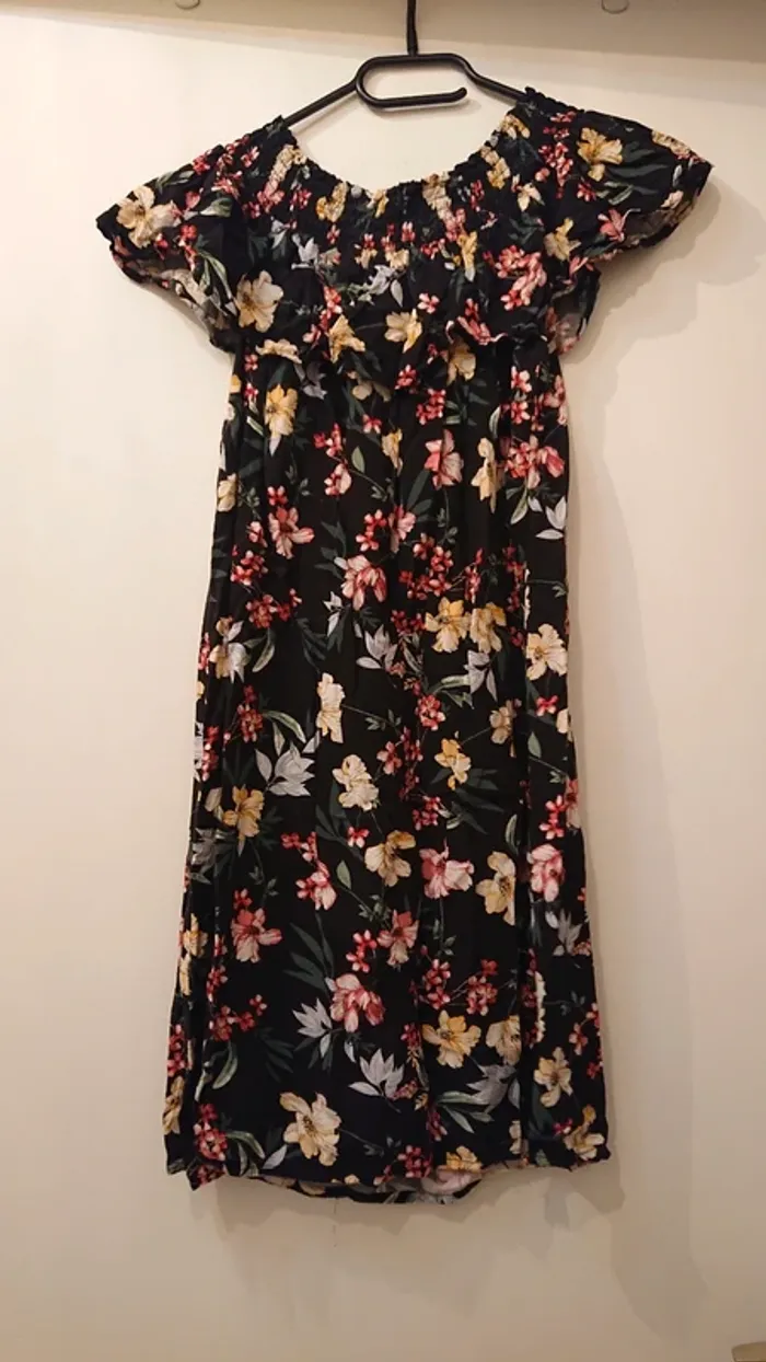Robe été épaules dénudées noires motif fleuri - photo numéro 2