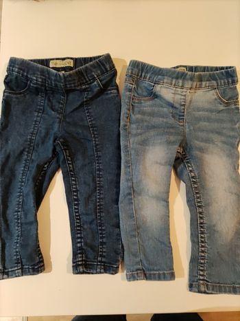 Lot de deux jeans 9/11 mois