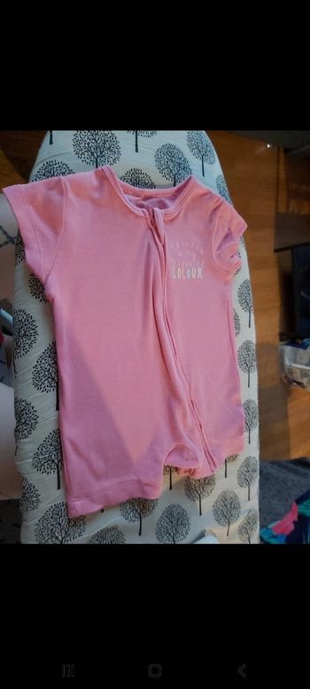 Combishort taille 0/3mois 62cm primark