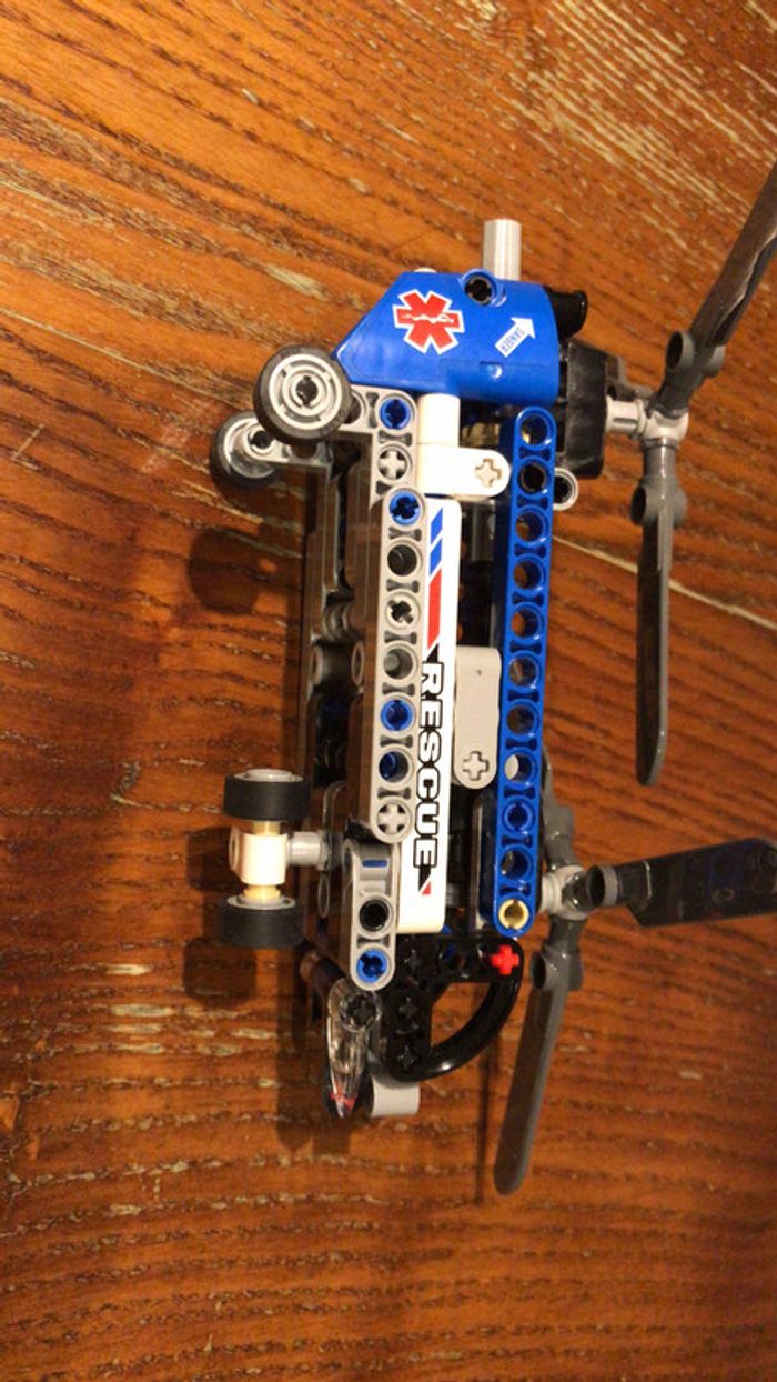 Lego hélicoptère rescue - photo numéro 4