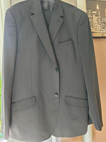 Costume Brice marine avec fines rayures