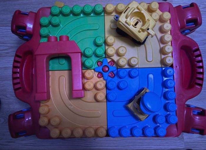Table Mega Bloks + 75 Legos - photo numéro 2