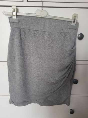 Jupe argentée.  T.M.