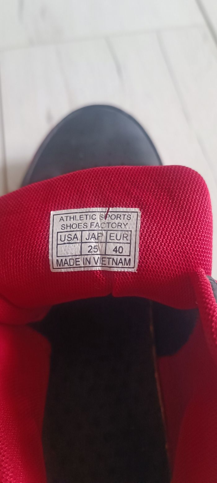 👟 Baskets/chaussures de sport noires et rouges 40 👟 - photo numéro 9