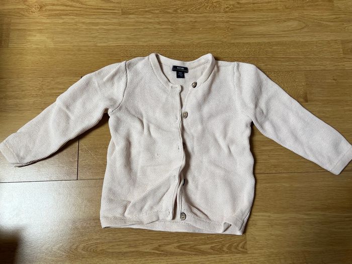 Lot de 3 pulls + 1 gilet 18 mois - photo numéro 13