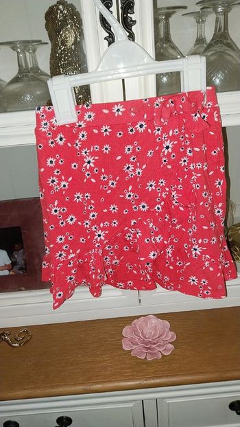 Jupe courte d'été rouge motif liberty by Kiabi comme neuve taille 6 ans