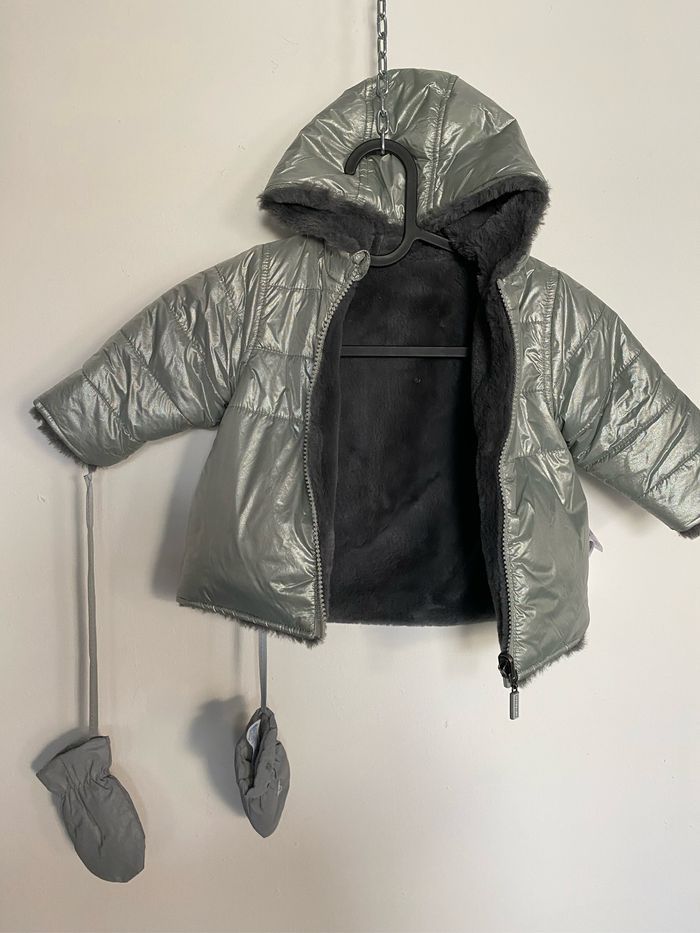 Manteau réversible argenté et fourrure synthétique