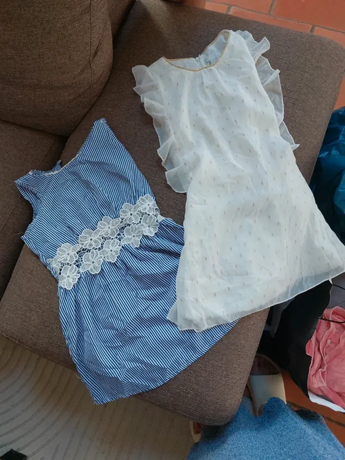Lot 2 robes