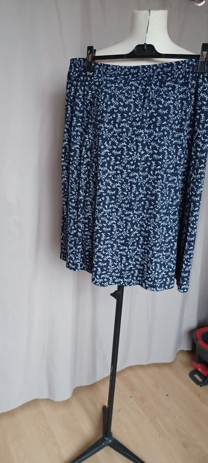 Très jolie jupe femme T 50/52