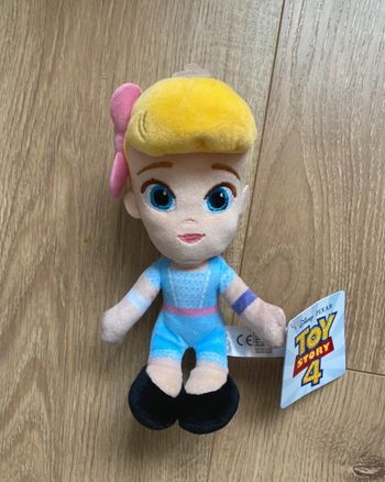 Peluche la bergère de toy story 4