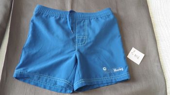 Short de bain bleu 2 ans