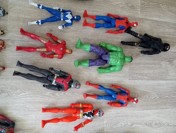 Lot figurines super héros Marvel power rangers - photo numéro 3