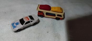 Petit camion métal avec voitures