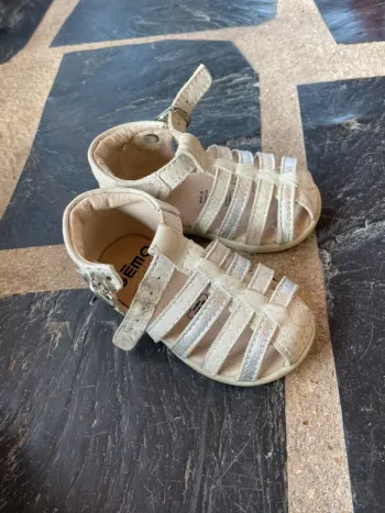 Nu pied taille 18
