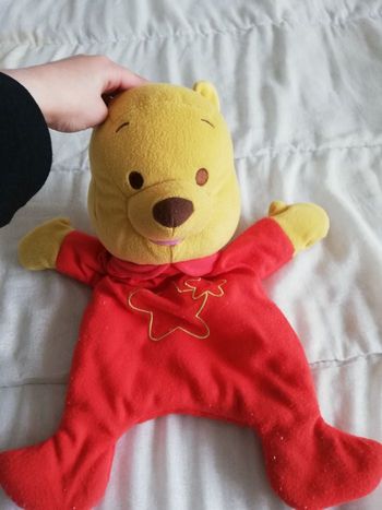 Doudou peluche musicale Winnie l'ourson