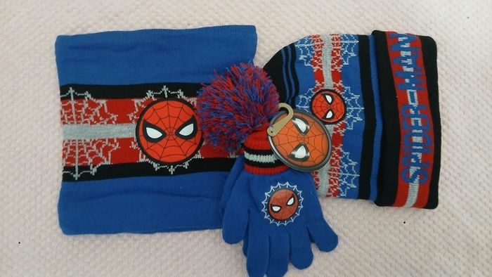 Ensemble bonnet snood gants spiderman