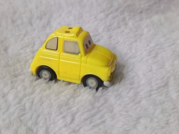 Figurine Luigi Cars Disney Pixar Nestlé - 6cm