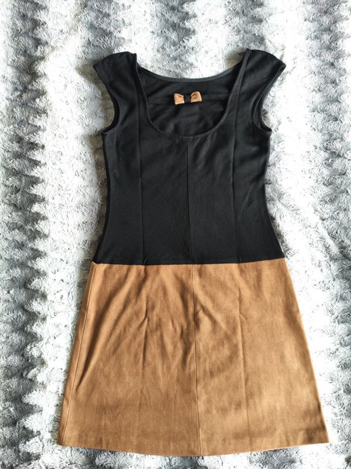 Robe noire et camel - photo numéro 2