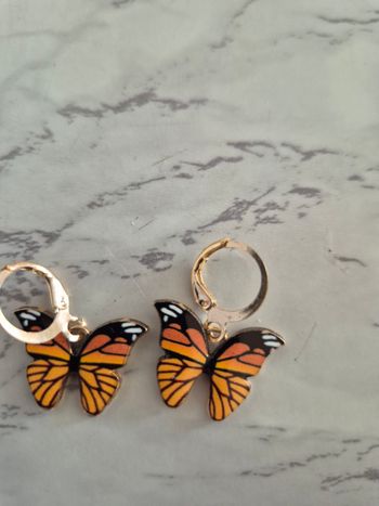 Boucle d oreille papullon orange 
