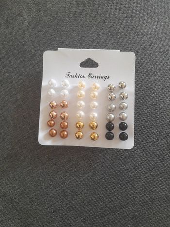 Lot de 18 paires de boucles d'oreilles